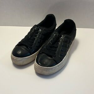 Size 8M black